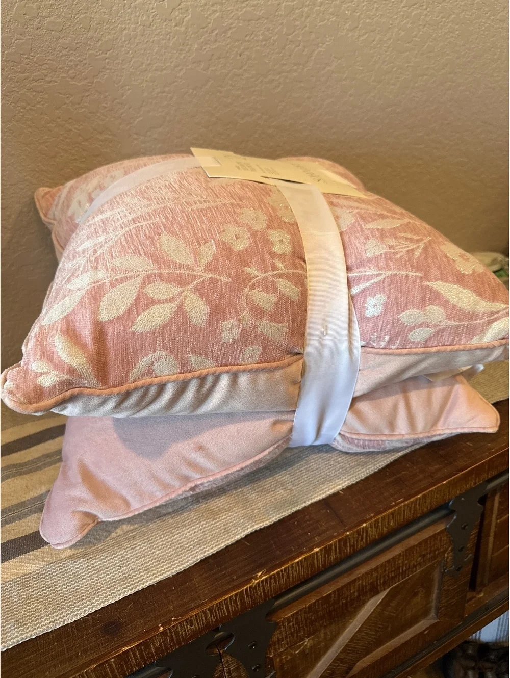 SOHO LOFT 2-Piece Decorative Pillow Set 18x18 Inches Pink Floral Polyester